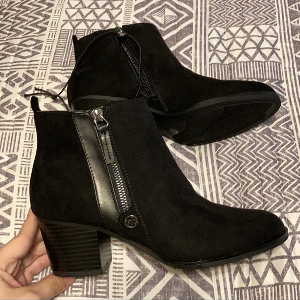 NWT Liz Claiborne Memory Foam Booties